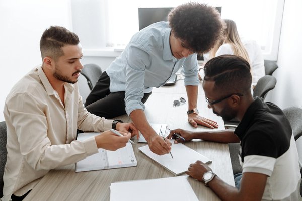 Découvrez op1c : l'agence social media qui inspire votre créativité